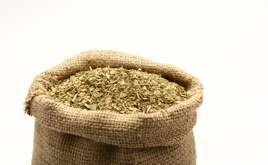 Imagen de Hoja, polvo y palo, componentes de la yerba mate elaborada
