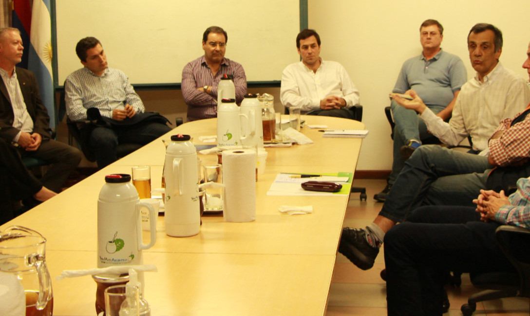 Imagen de Funcionarios nacionales y provinciales avanzaron en mecanismos para mejorar el sector yerbatero Imagen de Funcionarios nacionales y provinciales avanzaron en mecanismos para mejorar el sector yerbatero