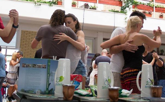 Imagen de Mate, tango y bandoneón en Serbia ??