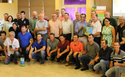 Imagen de Yerbateros argentinos y del Brasil compartieron jornada 