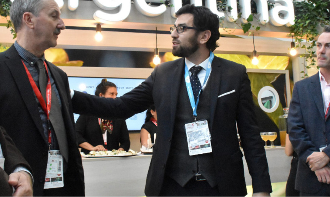 Imagen de Entre mates y tragos, se habla de yerba en Anuga