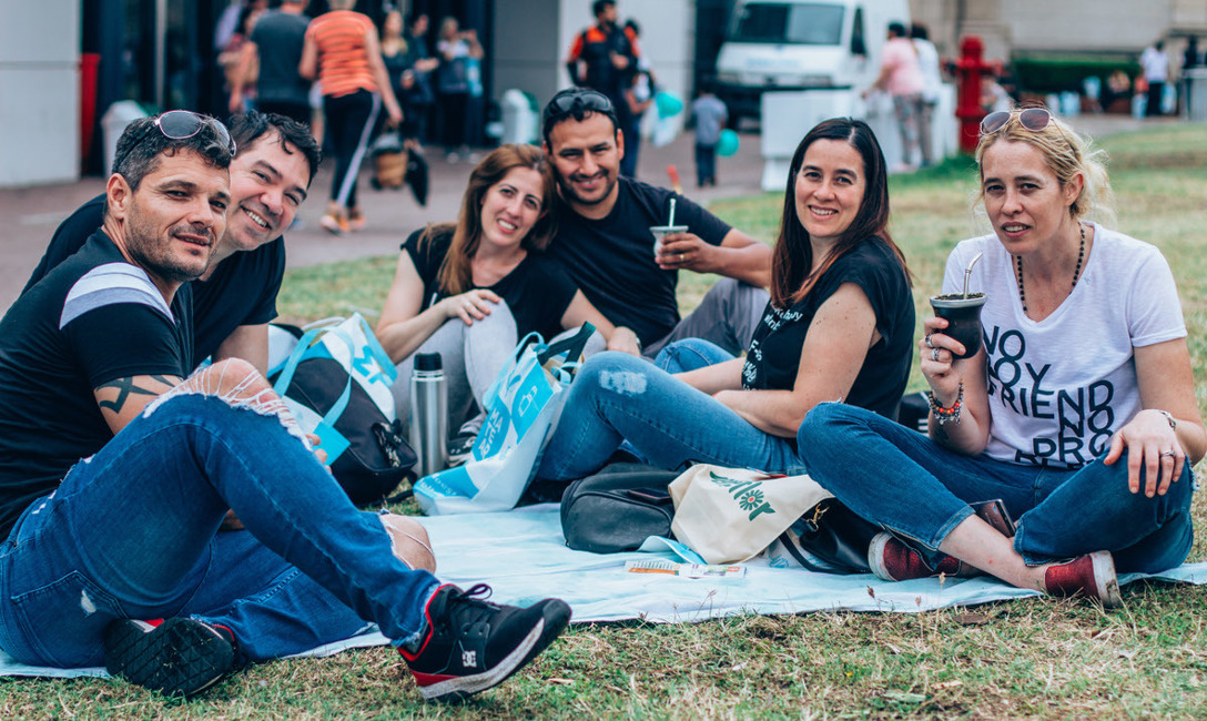 Los fans del mate , presentes Los fans del mate , presentes