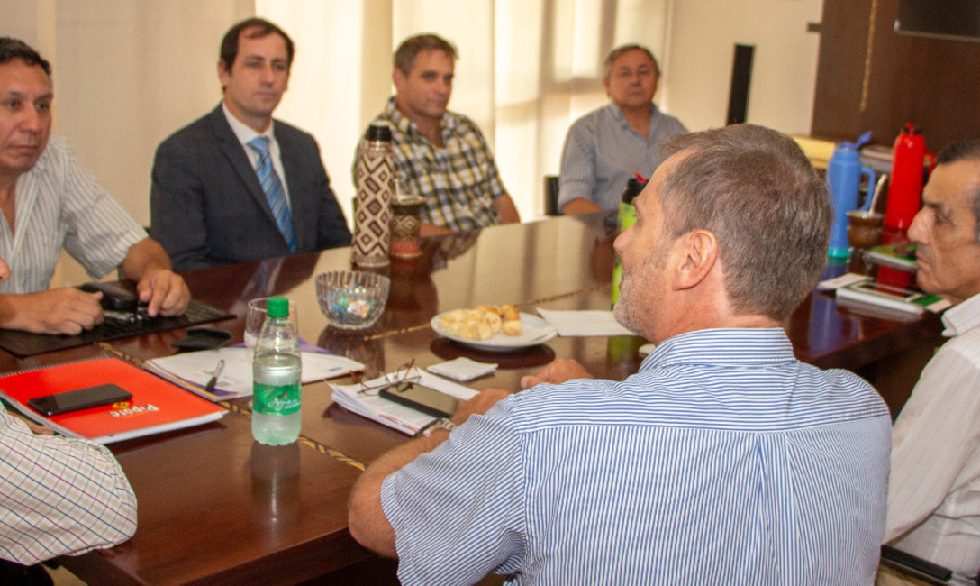 Imagen de Nos reunimos con empresas yerbateras y el Gobernador para ampliar el mercado indio Imagen de Nos reunimos con empresas yerbateras y el Gobernador para ampliar el mercado indio