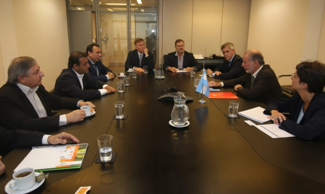 Imagen de Reunión en Cancillería para fortalecer la exportación de yerba mate a India Imagen de Reunión en Cancillería para fortalecer la exportación de yerba mate a India