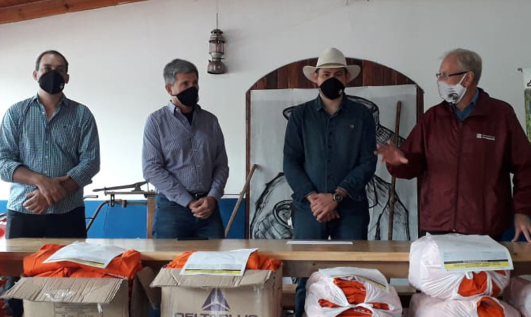 Imagen de Entregamos indumentaria para tareferos de Andresito y colonias vecinas Imagen de Entregamos indumentaria para tareferos de Andresito y colonias vecinas