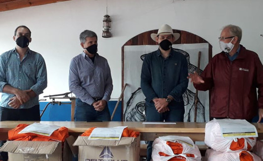 Imagen de Entregamos indumentaria para tareferos de Andresito y colonias vecinas