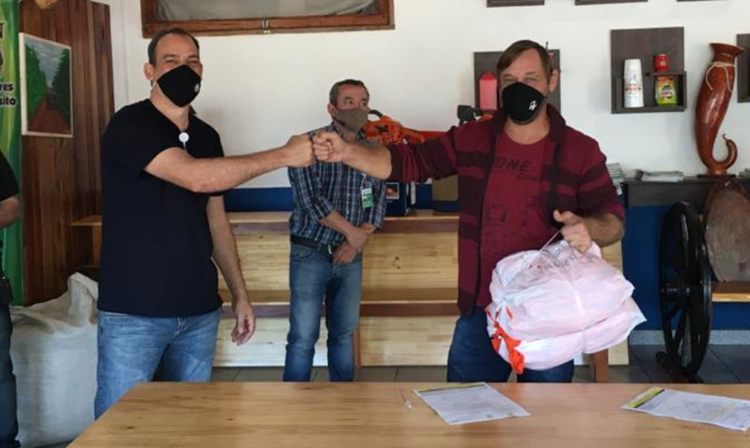 Imagen de Más tareferos con indumentaria Imagen de Más tareferos con indumentaria