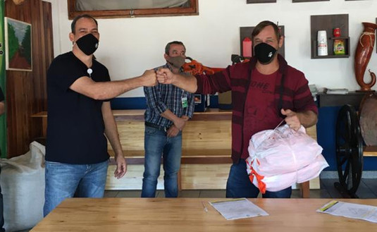 Imagen de Más tareferos con indumentaria