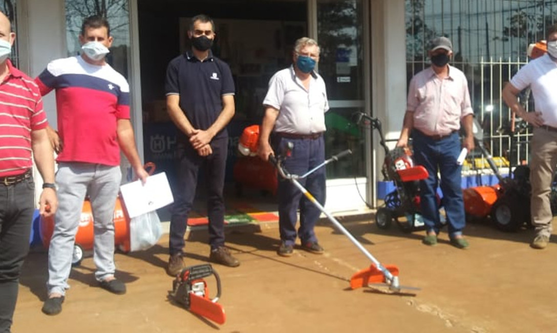 Imagen de Entrega de herramientas en Apóstoles y otros lugares de la zona productora Imagen de Entrega de herramientas en Apóstoles y otros lugares de la zona productora