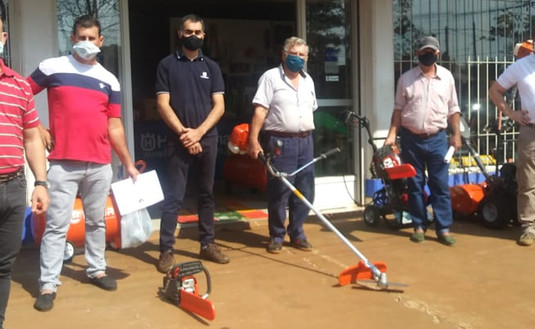 Imagen de Entrega de herramientas en Apóstoles y otros lugares de la zona productora