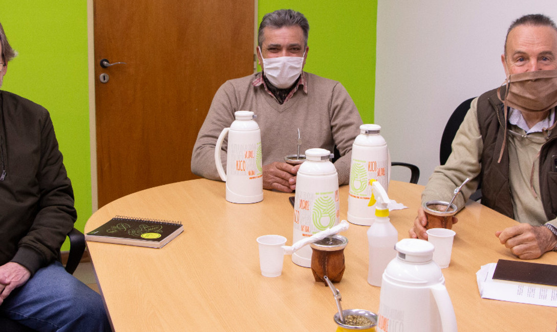 Imagen de Fortalecemos lazos con el INTA para optimizar el sector yerbatero