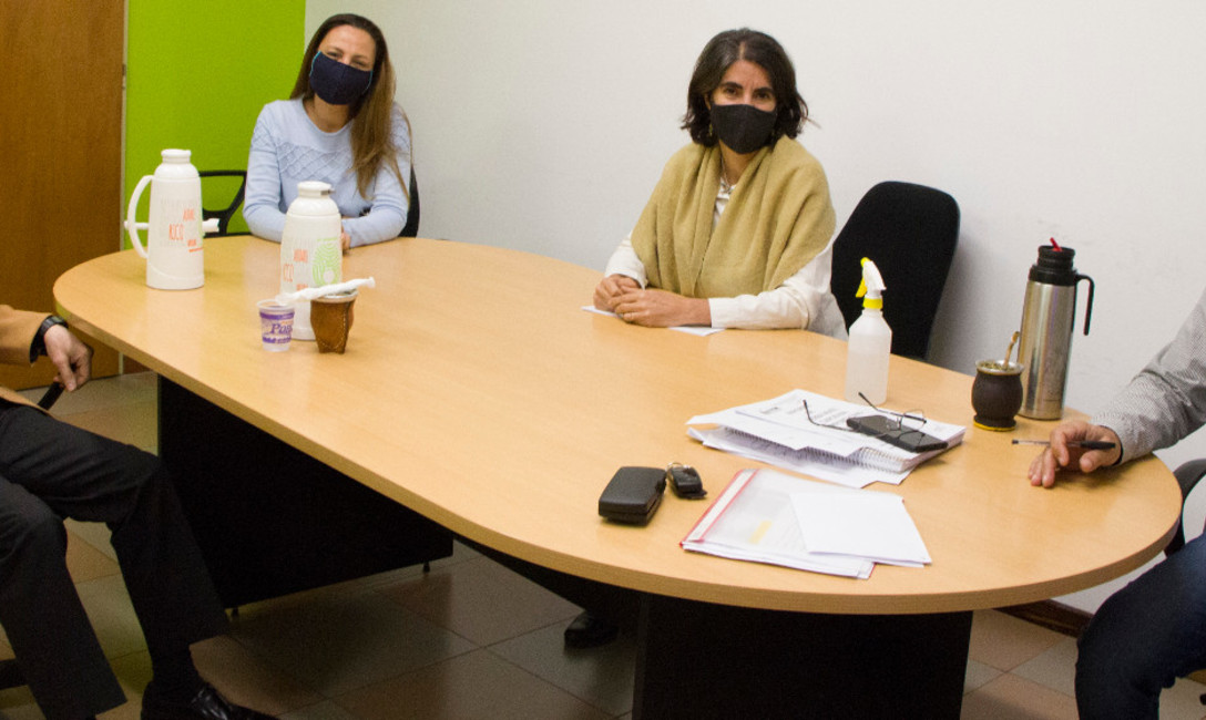 Imagen de Reuni&oacute;n de trabajo entre el INYM y la Facultad de Exactas