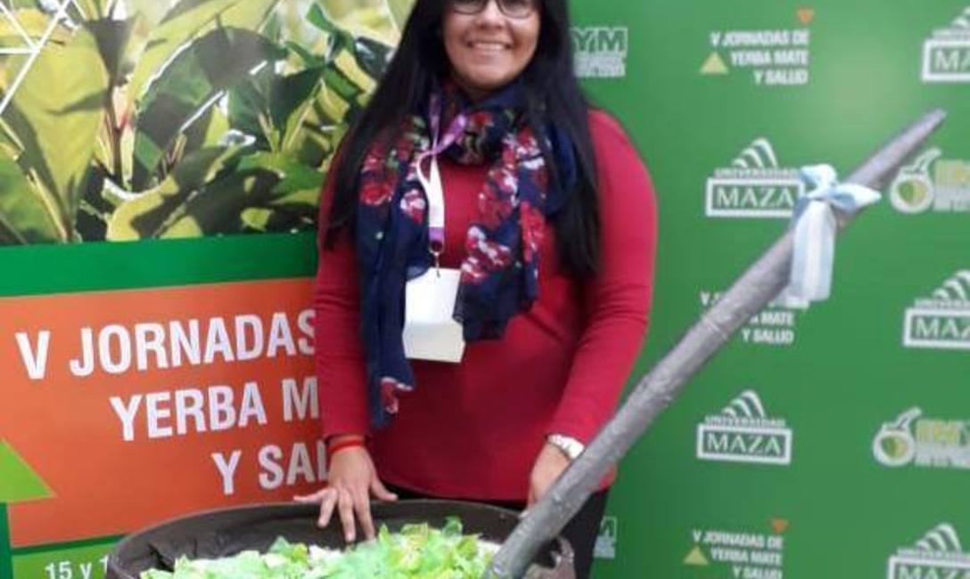 Imagen de Carolina, becada por el INYM, hoy ingeniera qu&iacute;mica dedicada al sector yerbatero