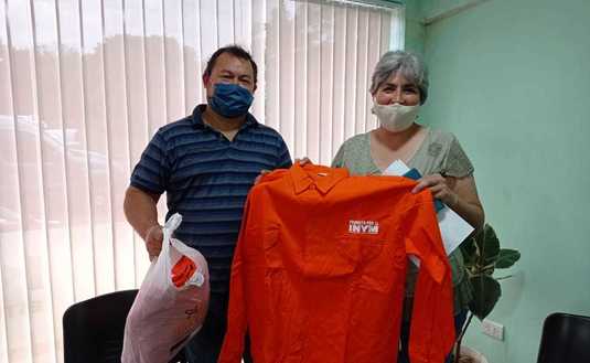 Imagen de El INYM entregó indumentaria para unos 250 cosecheros