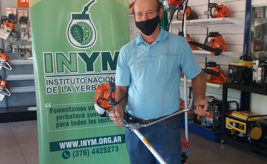 Imagen de Entregamos motoguadañas a productores