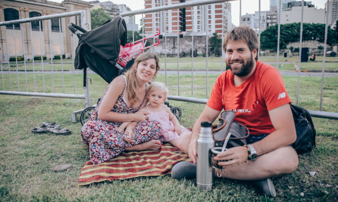 Con un kilo de yerba se pueden preparar unos 20 mates, ¡Los argentinos tomamos en octubre unos 480 millones de mates! Con un kilo de yerba se pueden preparar unos 20 mates, ¡Los argentinos tomamos en octubre unos 480 millones de mates!