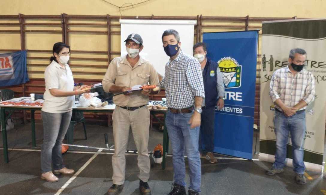 Imagen de Capacitamos a cosecheros de la provincia de Corrientes Imagen de Capacitamos a cosecheros de la provincia de Corrientes