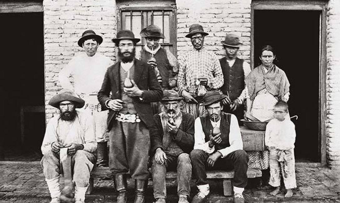 Personal de una estancia (1895). Foto: Samuel Boote. Personal de una estancia (1895). Foto: Samuel Boote.