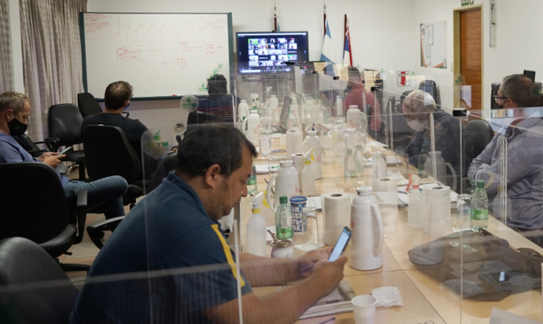 Imagen de Se oficializó la revisión y actualización del Plan Estratégico para el Sector Yerbatero Imagen de Se oficializó la revisión y actualización del Plan Estratégico para el Sector Yerbatero