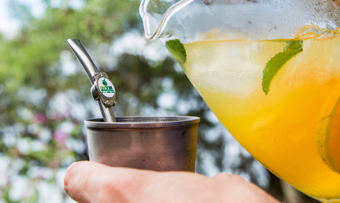 En la Argentina se consume más en el litoral: Misiones, Corrientes, Chaco,Santa Fé, Entre Ríos y Formosa. En la Argentina se consume más en el litoral: Misiones, Corrientes, Chaco,Santa Fé, Entre Ríos y Formosa.