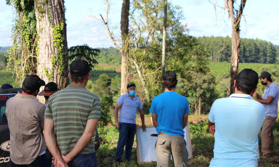 Un ida y vuelta: los productores y t&eacute;cnicos aprenden juntos, compartiendo experiencias.