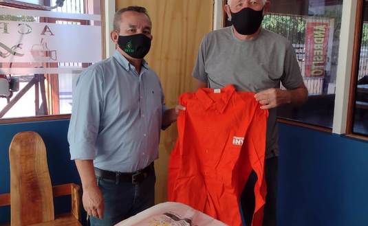 Imagen de Nueva entrega de indumentaria para cosecheros