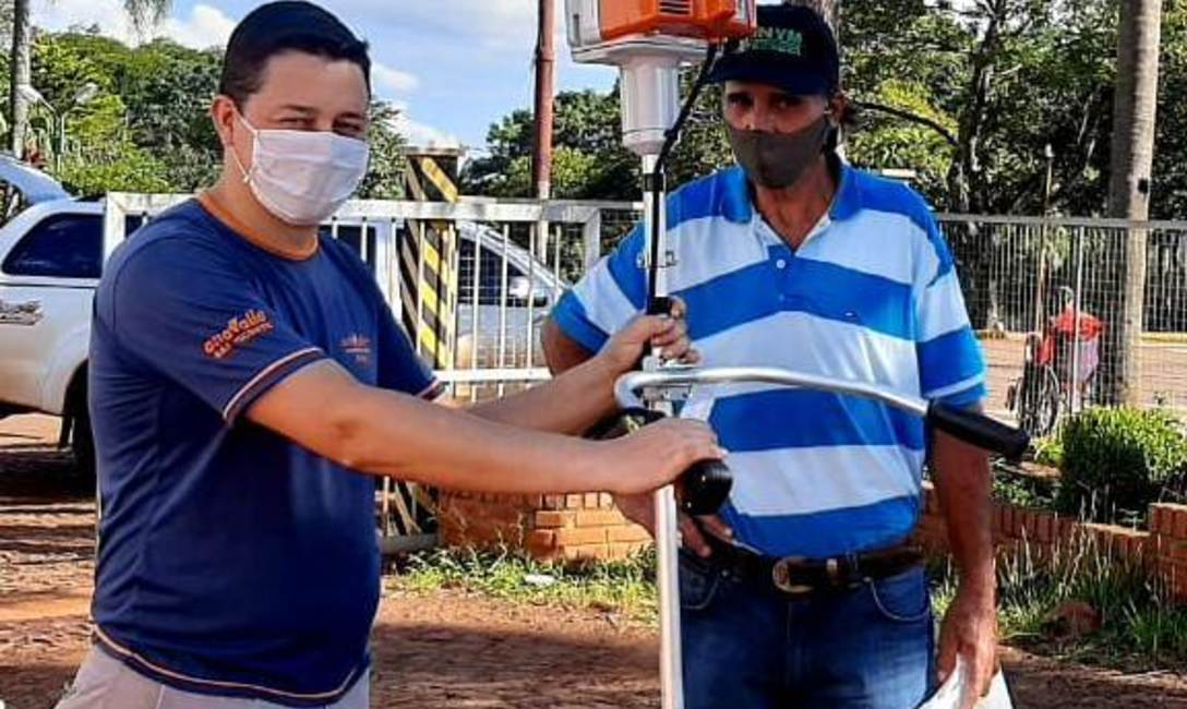 Imagen de Entrega de herramientas para cuidar el yerbal