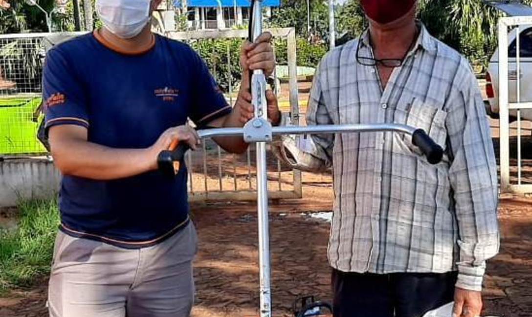 Imagen de Entrega de herramientas para cuidar el yerbal