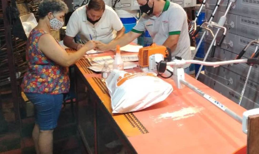 Imagen de Entrega de herramientas para cuidar el yerbal