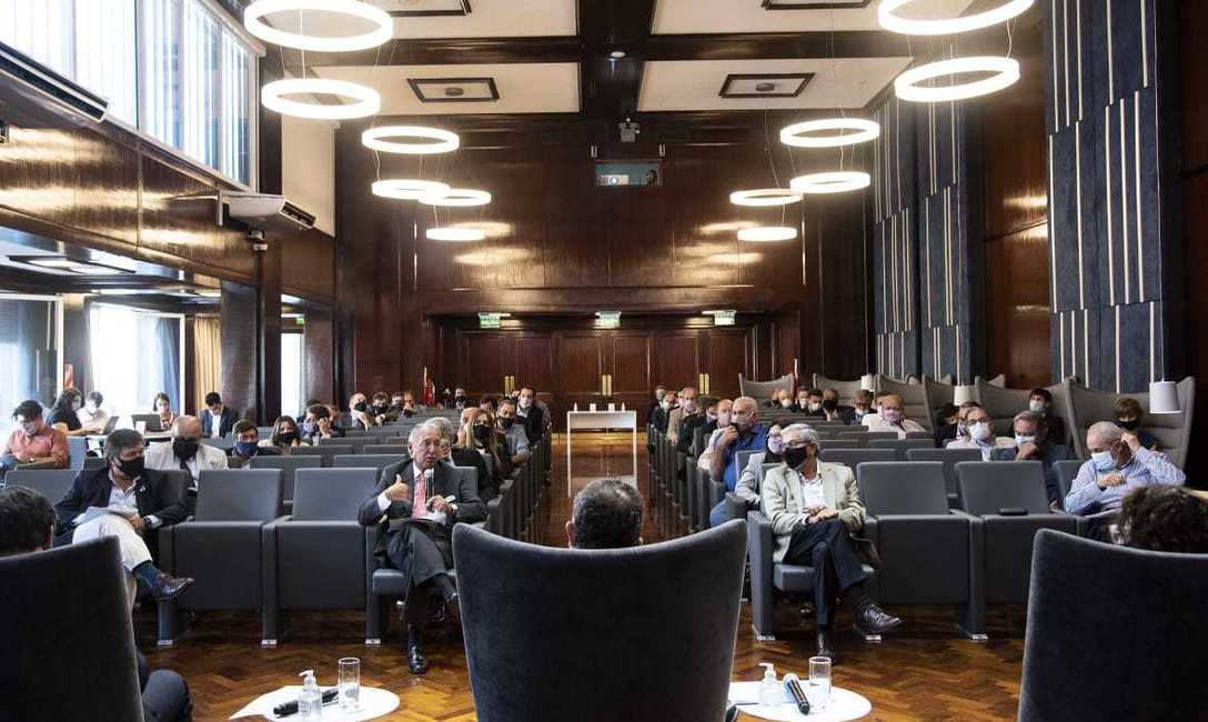 El ministro de Desarrollo Productivo, Matías Kulfas, encabezó la reunión con referentes de la cadena alimentaria argentina. El ministro de Desarrollo Productivo, Matías Kulfas, encabezó la reunión con referentes de la cadena alimentaria argentina.