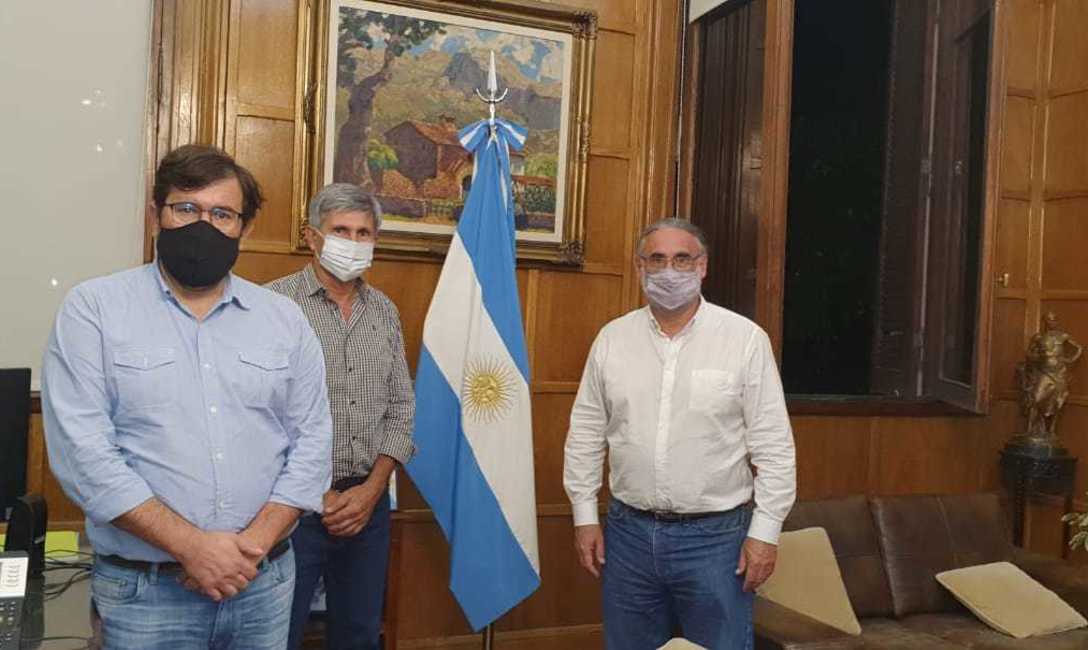 Marcelo Alos (Sec. de Alimentos), Juan José Szychowski (Pte del INYM), Luis Basterra (Mtro de Agricultura) Marcelo Alos (Sec. de Alimentos), Juan José Szychowski (Pte del INYM), Luis Basterra (Mtro de Agricultura)