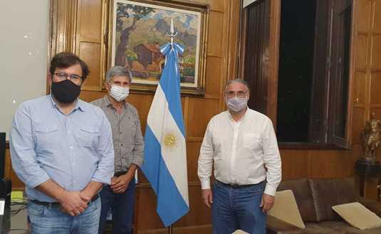 Marcelo Alos (Sec. de Alimentos), Juan José Szychowski (Pte del INYM), Luis Basterra (Mtro de Agricultura)
