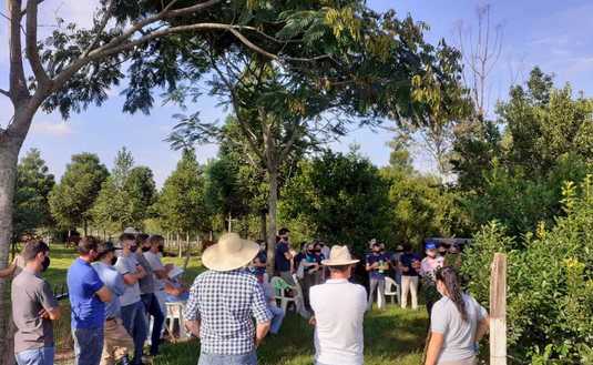 Imagen de Jornada de yerba mate con productores, estudiantes y docentes de la IEA