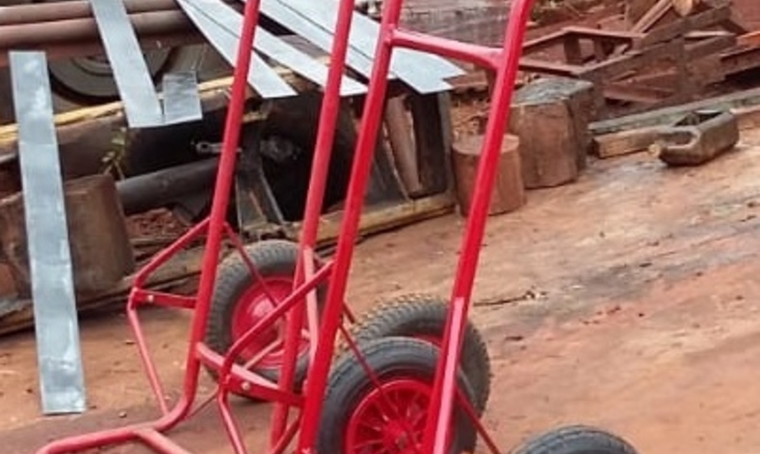 Carrito de arrastre para facilitar transporte de ra&iacute;dos.
