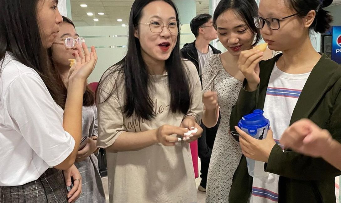 A saborear: Mate cocido, dulce de leche y tortas fritas.