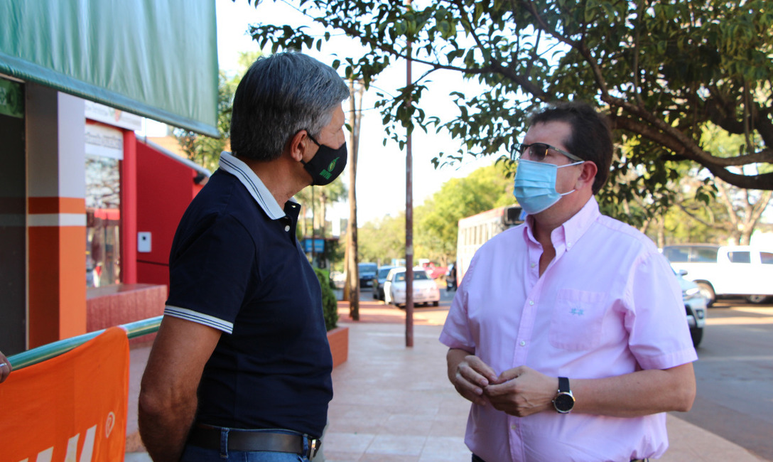 Juan Jos&eacute; Szychowski, junto al intendente local Fabi&aacute;n Rodr&iacute;guez