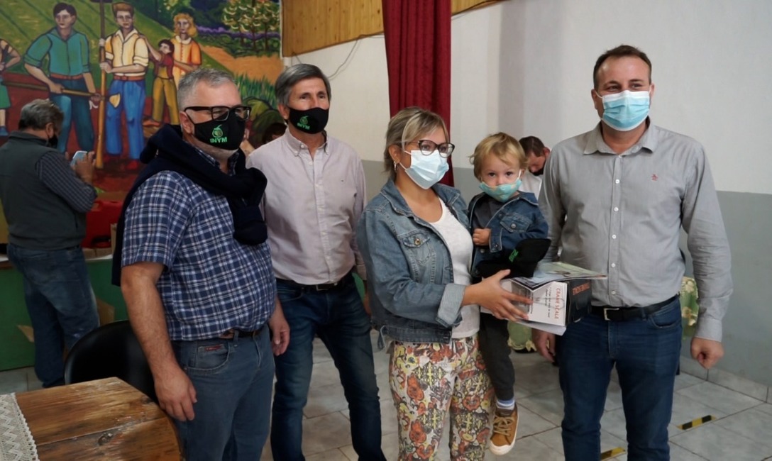 Imagen de M&aacute;s herramientas para peque&ntilde;os productores de Campo Viera y Dos de Mayo