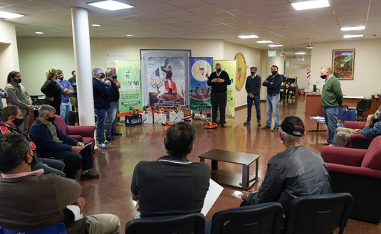 Imagen de Entregamos herramientas a productores de 25 de Mayo