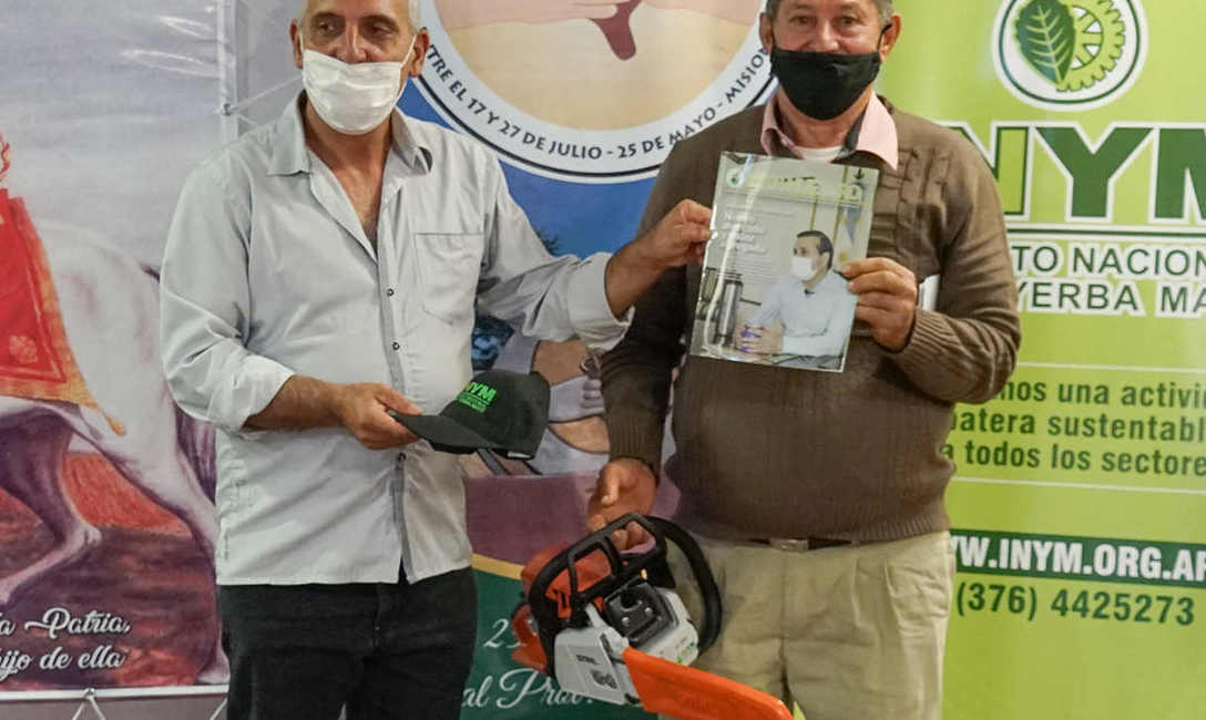 Imagen de Entregamos herramientas a productores de 25 de Mayo