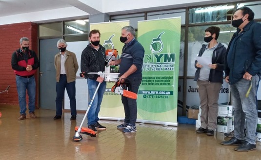 Imagen de Jornada de entrega de herramientas en Jard&iacute;n Am&eacute;rica, Ober&aacute; y 25 de Mayo