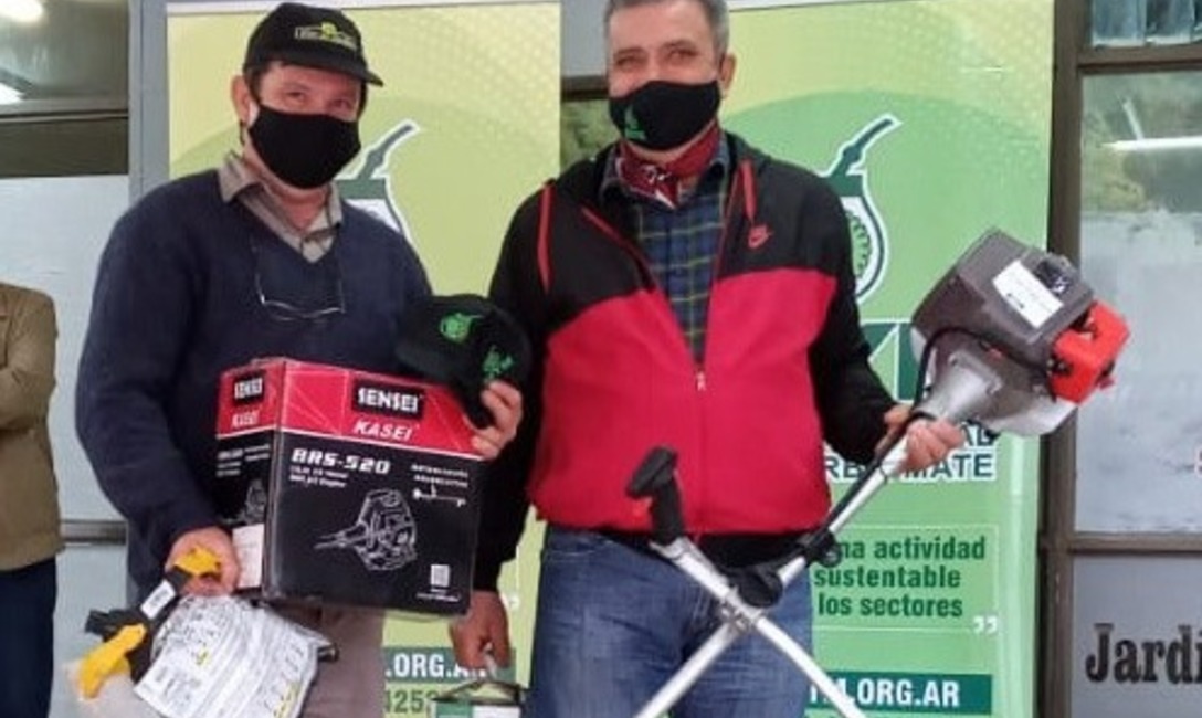 Imagen de Jornada de entrega de herramientas en Jard&iacute;n Am&eacute;rica, Ober&aacute; y 25 de Mayo