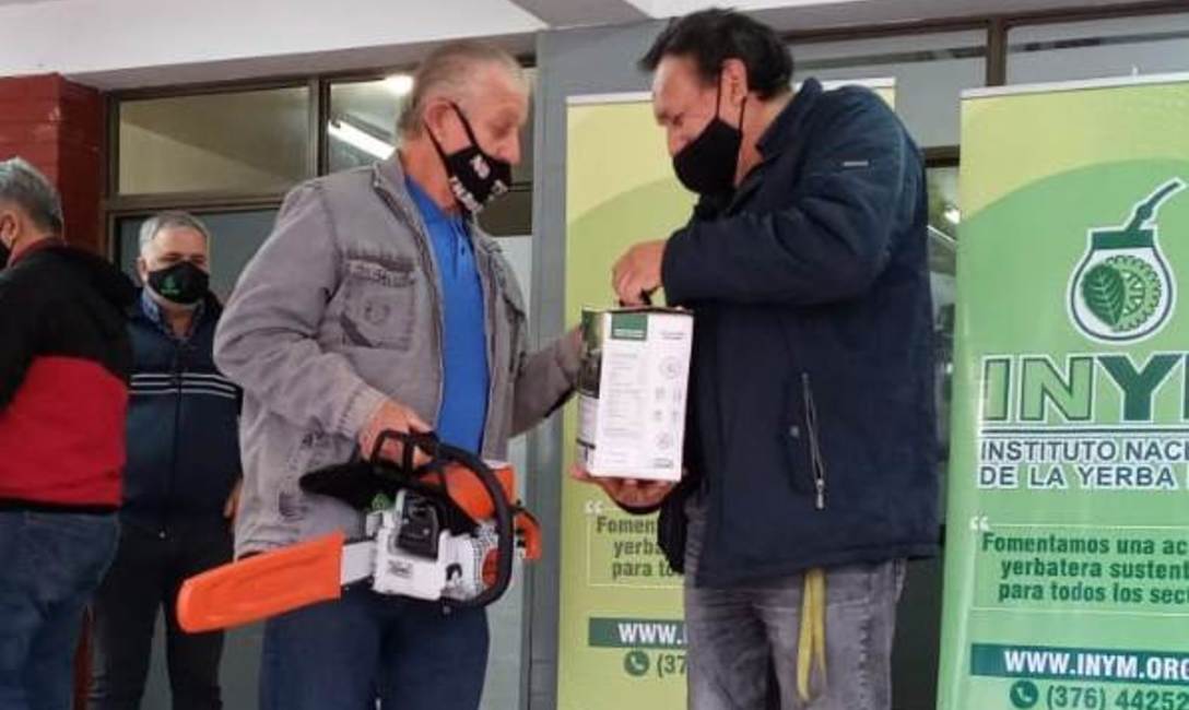 Imagen de Jornada de entrega de herramientas en Jard&iacute;n Am&eacute;rica, Ober&aacute; y 25 de Mayo