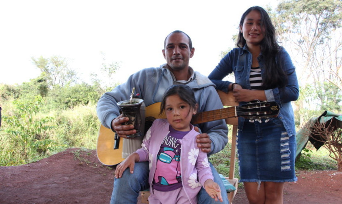 En familia; Junto a su hija Sandra y su nieta Sofía, en San José, Misiones. En familia; Junto a su hija Sandra y su nieta Sofía, en San José, Misiones.