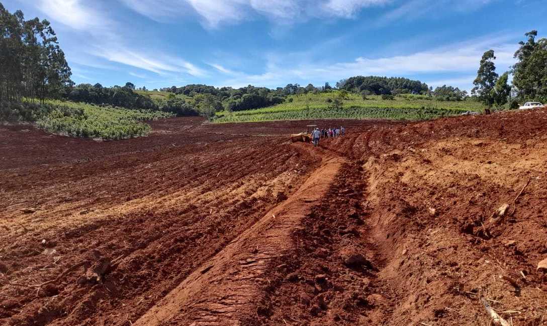 Los camellones, evitan la erosi&oacute;n y hace que el agua quede en la chacra.