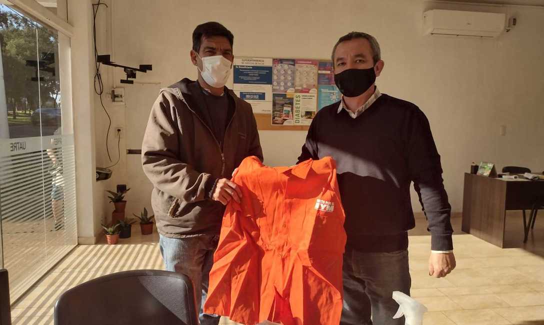 Imagen de M&aacute;s entregas de indumentaria para tareferos