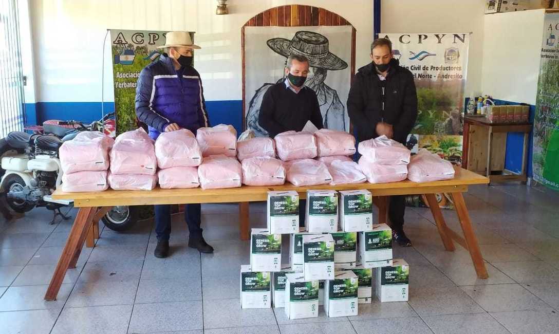 Imagen de M&aacute;s entregas de indumentaria para tareferos