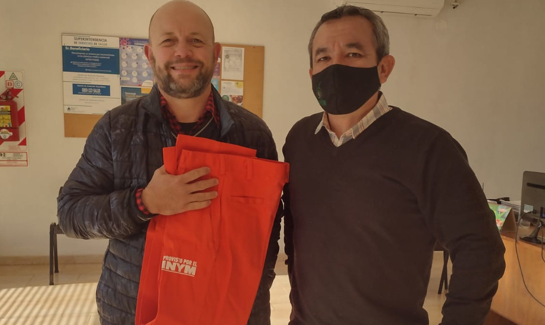 Imagen de M&aacute;s entregas de indumentaria para tareferos