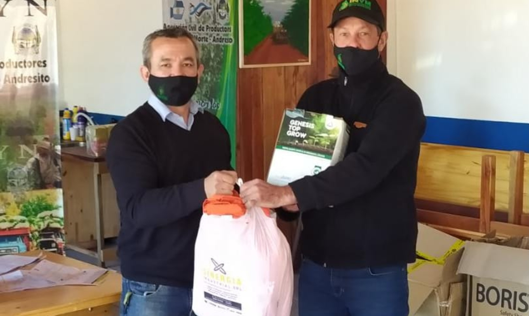 Imagen de M&aacute;s entregas de indumentaria para tareferos