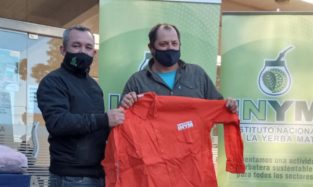 Imagen de Contin&uacute;a la entrega de herramientas a productores yerbateros