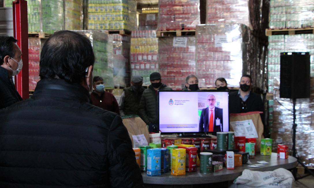 Imagen de Con el apoyo de Nación, se oficializó el primer envío de yerba mate a la India Imagen de Con el apoyo de Nación, se oficializó el primer envío de yerba mate a la India